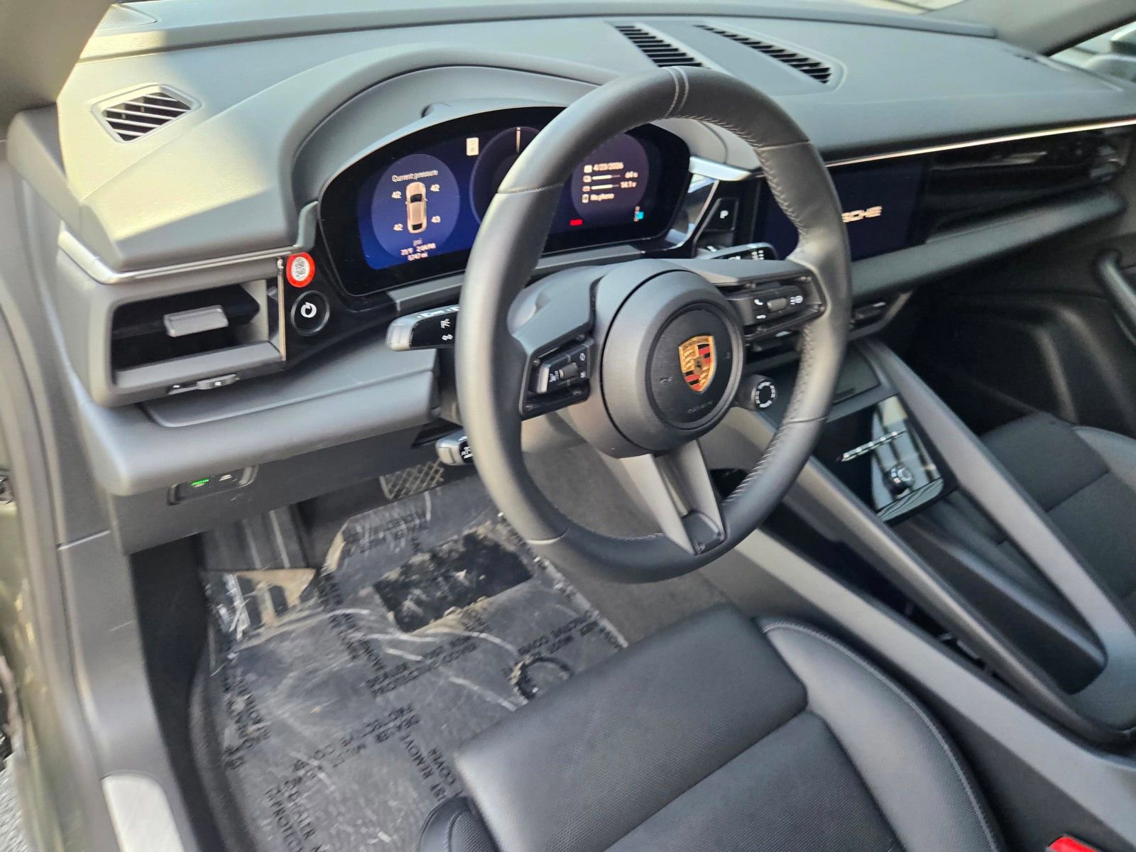 Certified 2025 Porsche Macan 4 Electric AWD/4WD image 4