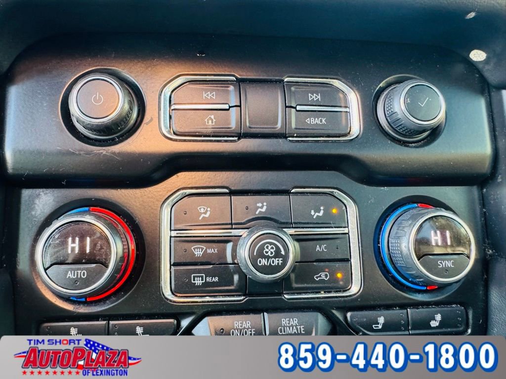 Used 2022 Chevrolet Suburban LT w/ Luxury Package image 32