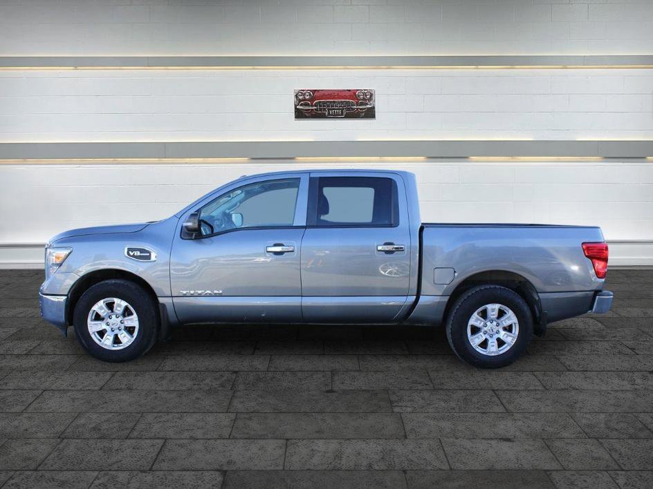 Used 2017 Nissan Titan SV image 4