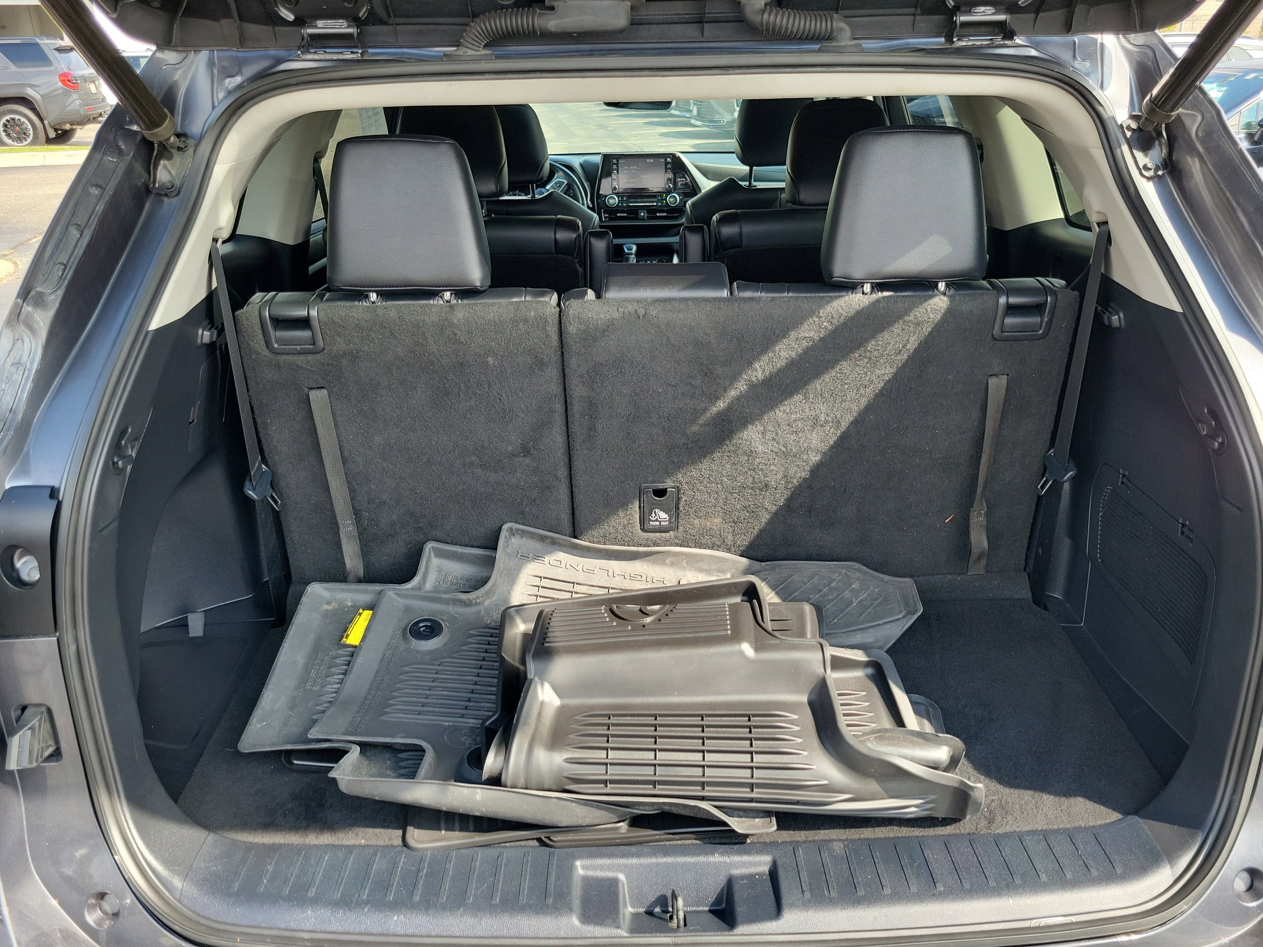 Used 2021 Toyota Highlander XLE image 9