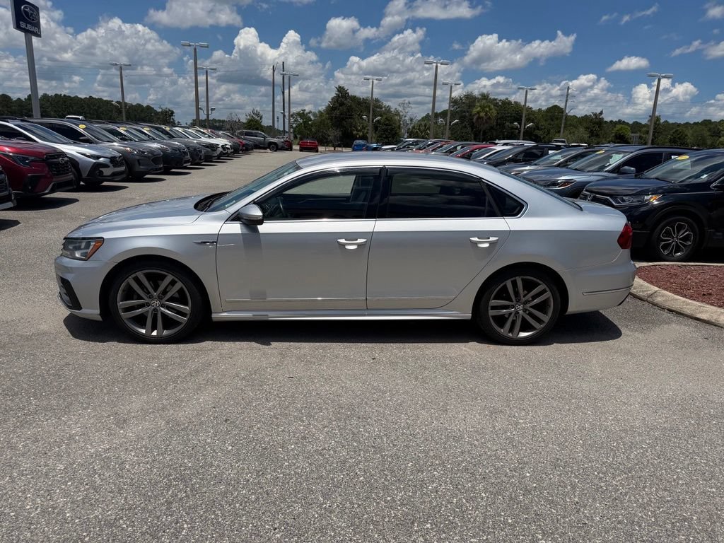 Used 2017 Volkswagen Passat 1.8T R-Line FWD image 9
