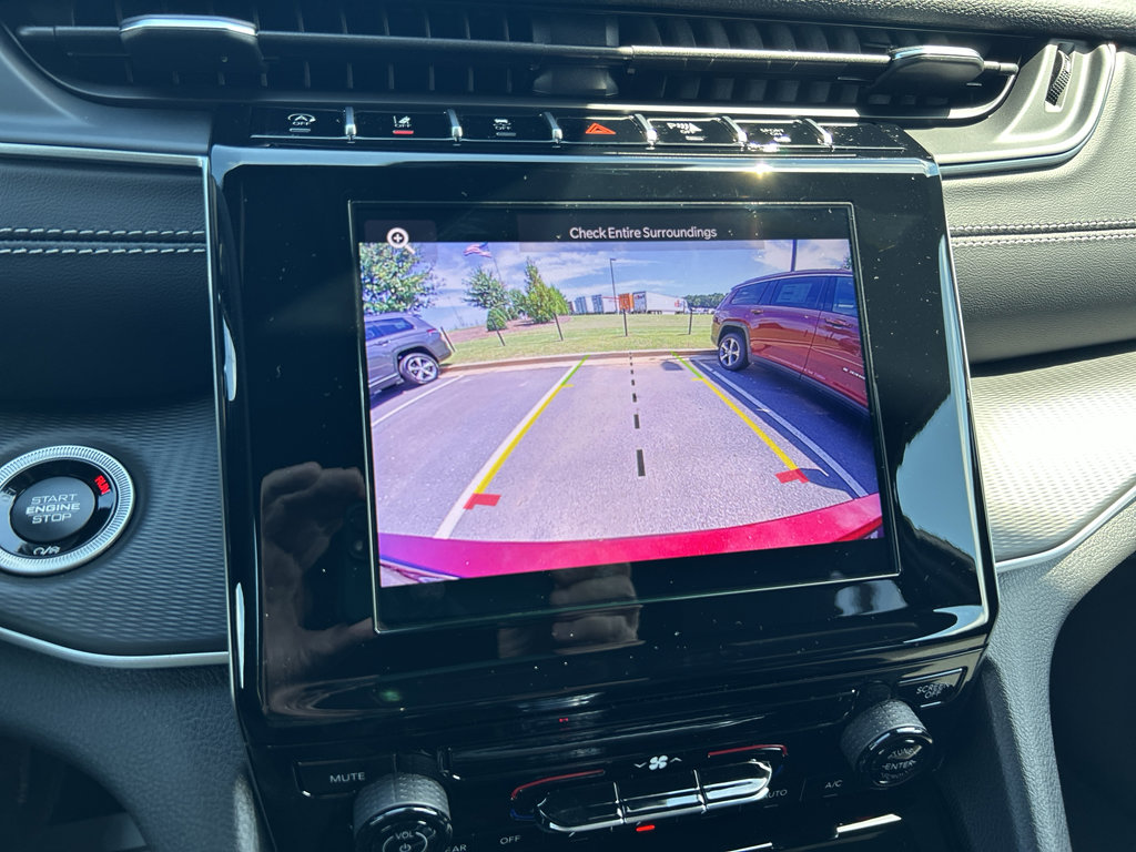 New 2025 Jeep Grand Cherokee L Laredo image 17