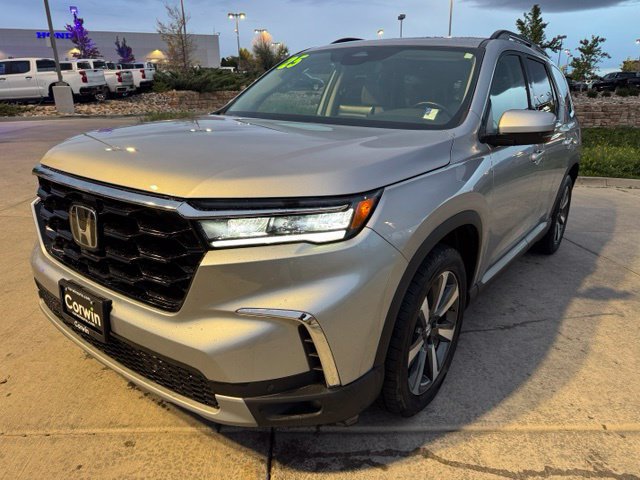 Used 2025 Honda Pilot Touring image 4