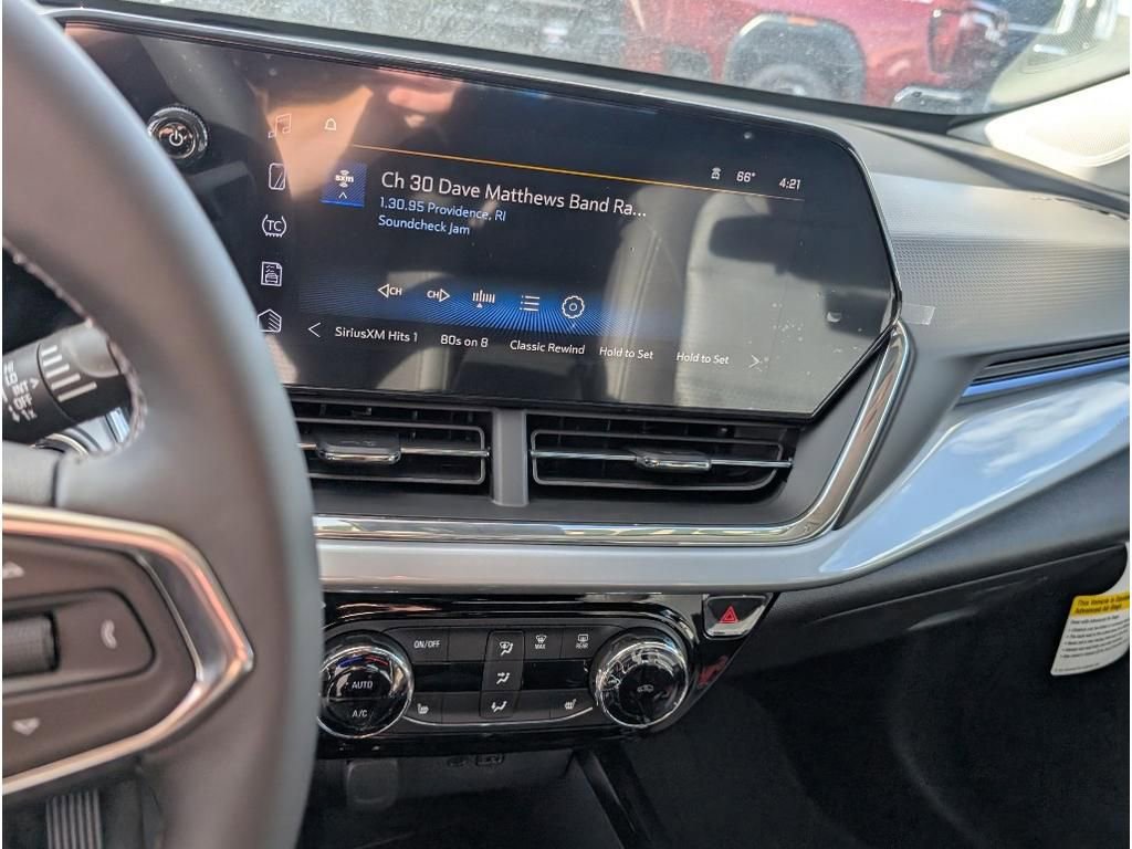 New 2025 Chevrolet Trax LT w/ Driver Confidence Package image 21