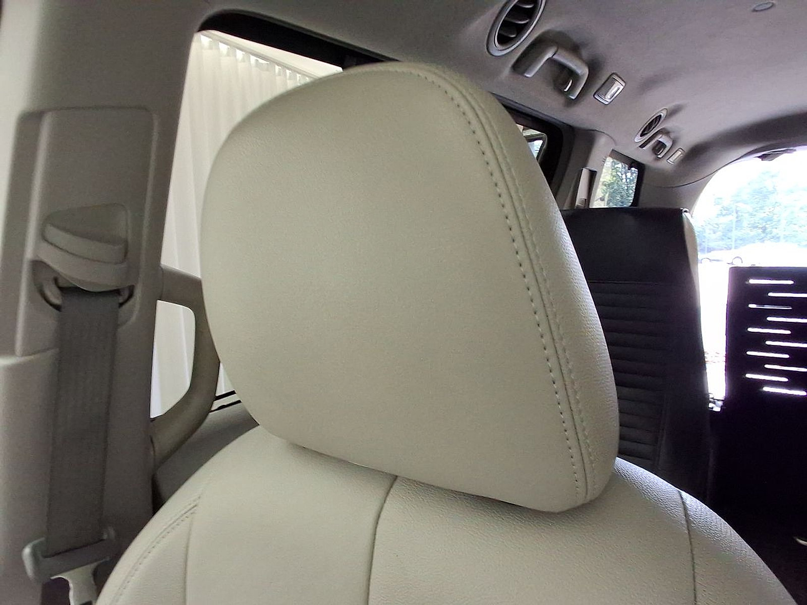 Used 2014 Toyota Sienna XLE w/ Entertainment Package FWD image 24