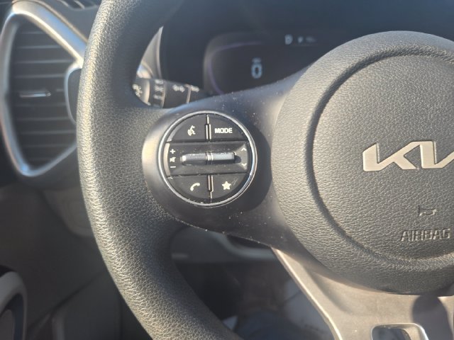 Used 2025 Kia Soul LX w/ LX Technology Package FWD image 14