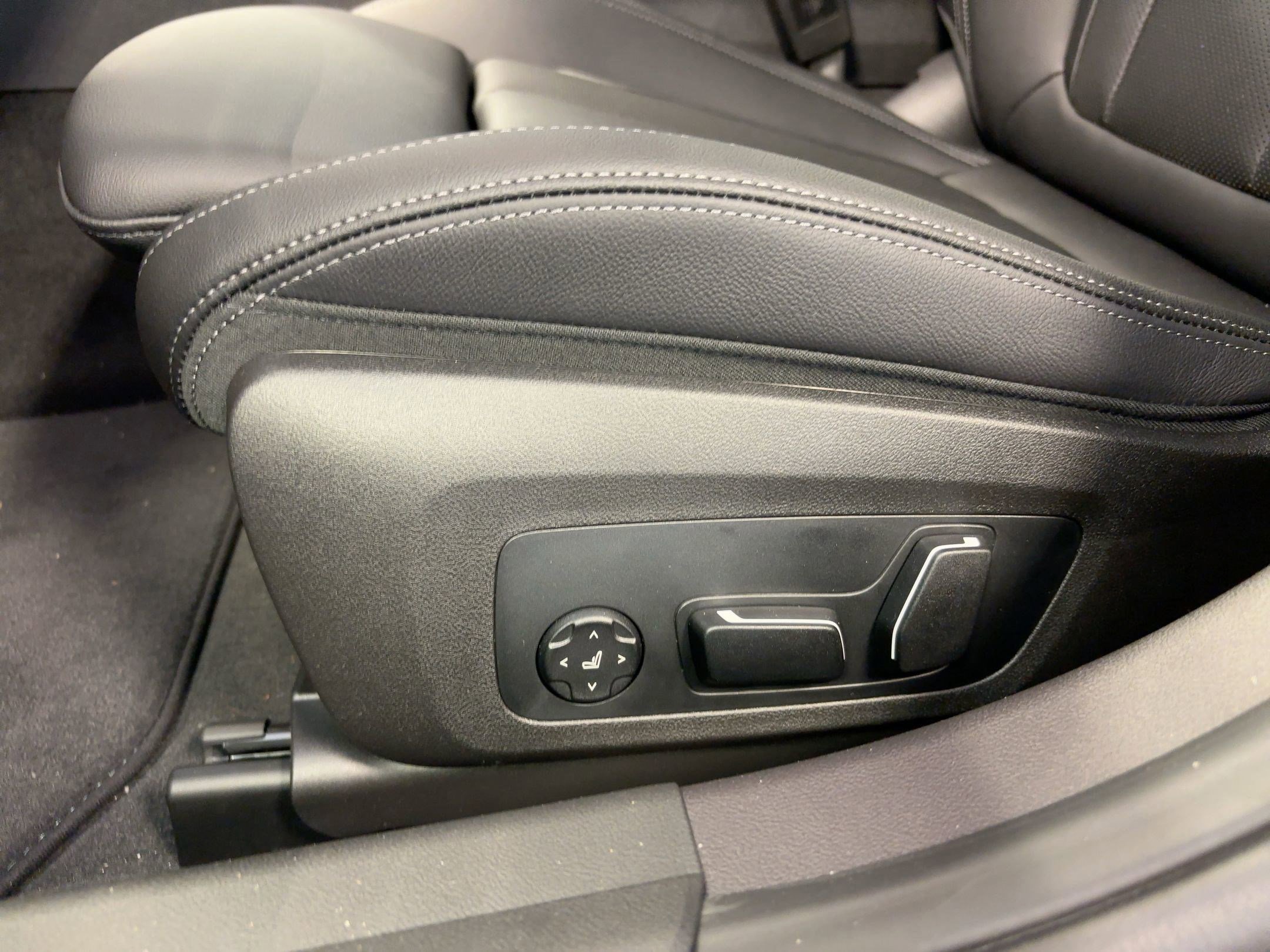 Used 2026 BMW 330i Sedan image 12