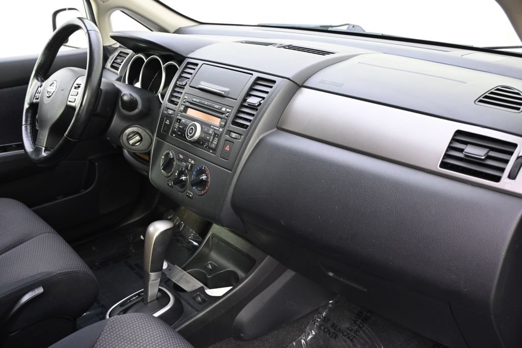Used 2008 Nissan Versa Hatchback w/ Convenience Pkg FWD image 13