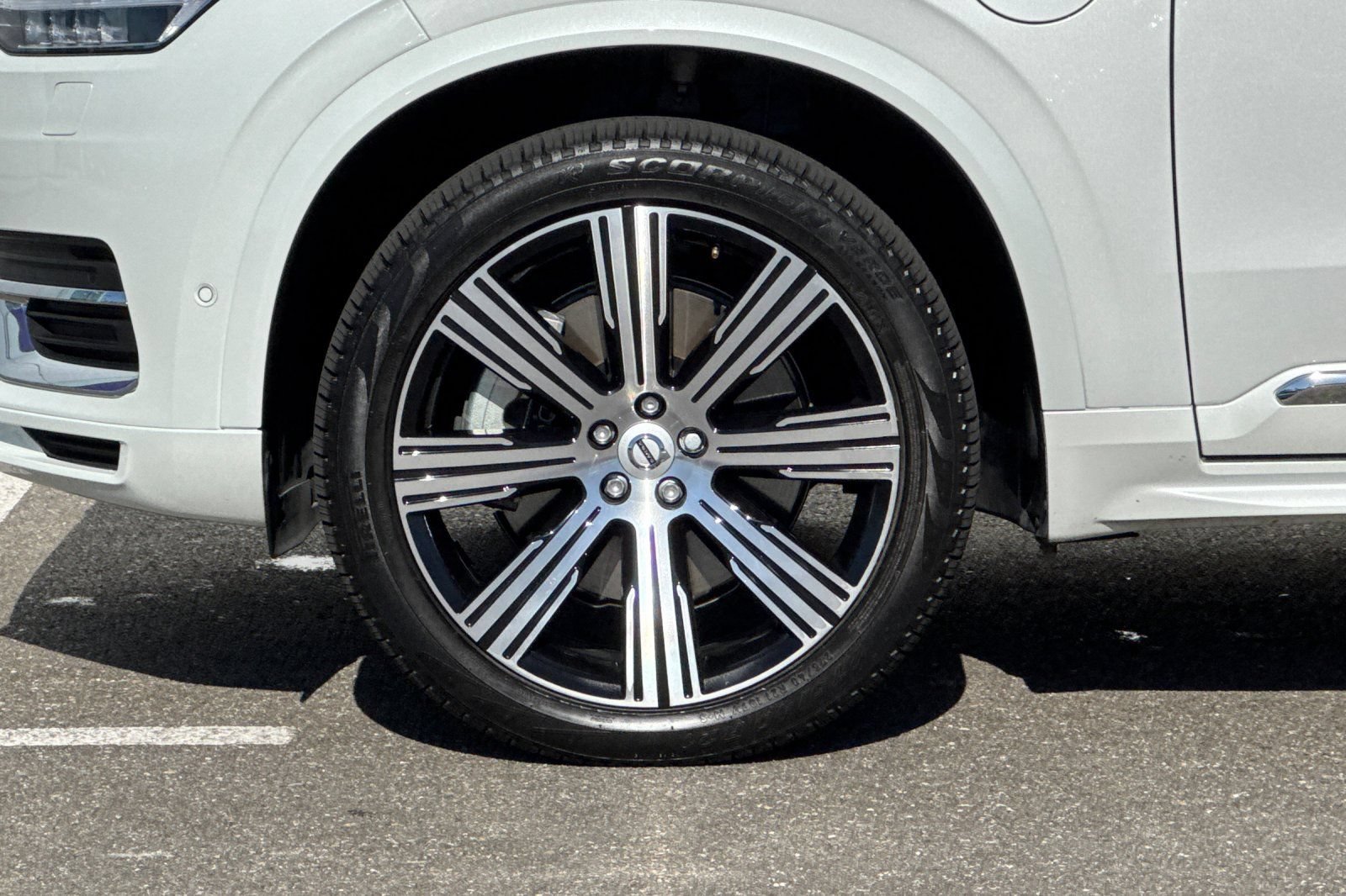 Used 2025 Volvo XC90 T8 Ultra w/ Protection Package Premier AWD/4WD image 32