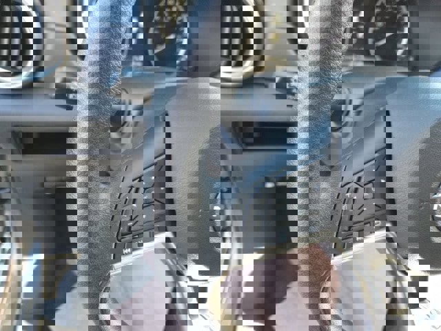 New 2025 Nissan Versa SV image 18