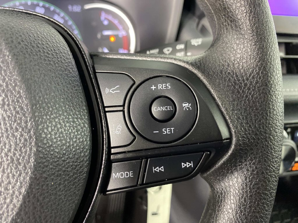 Used 2025 Toyota RAV4 LE AWD/4WD image 16
