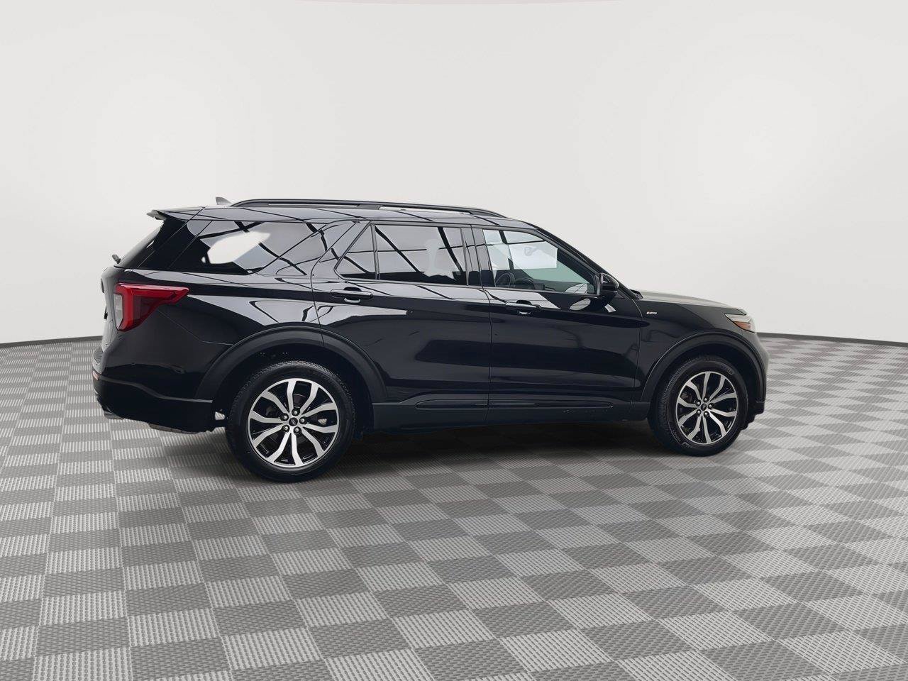 Certified 2023 Ford Explorer ST-Line w/ Class IV Trailer Tow Package AWD/4WD image 46