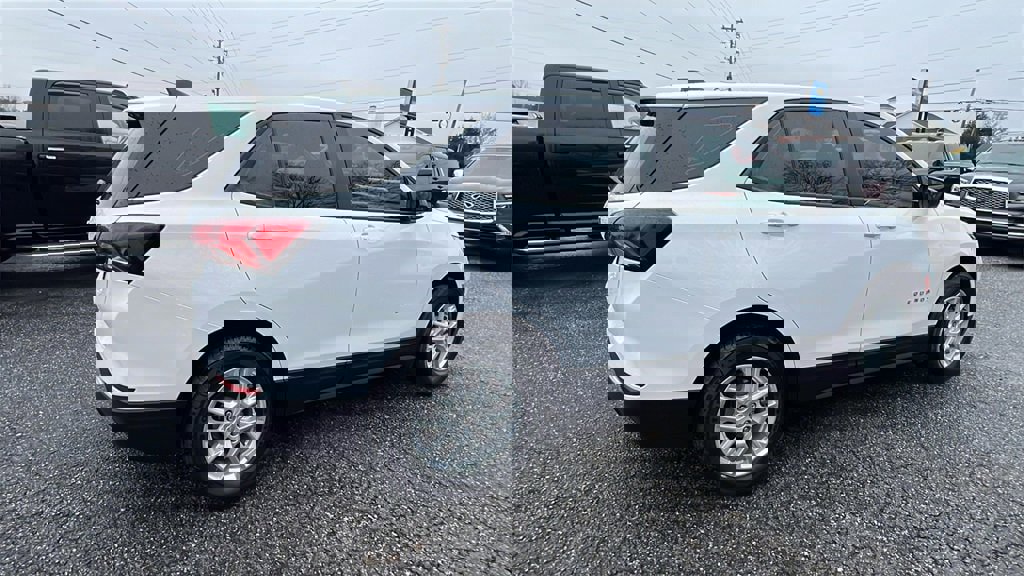 Used 2023 Chevrolet Equinox LS image 5