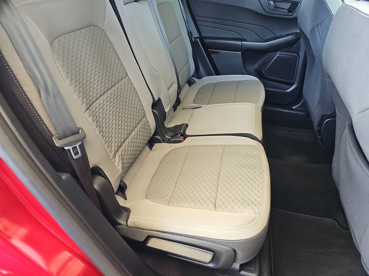 Used 2022 Ford Escape SE w/ SE Sport Appearance Package FWD image 18