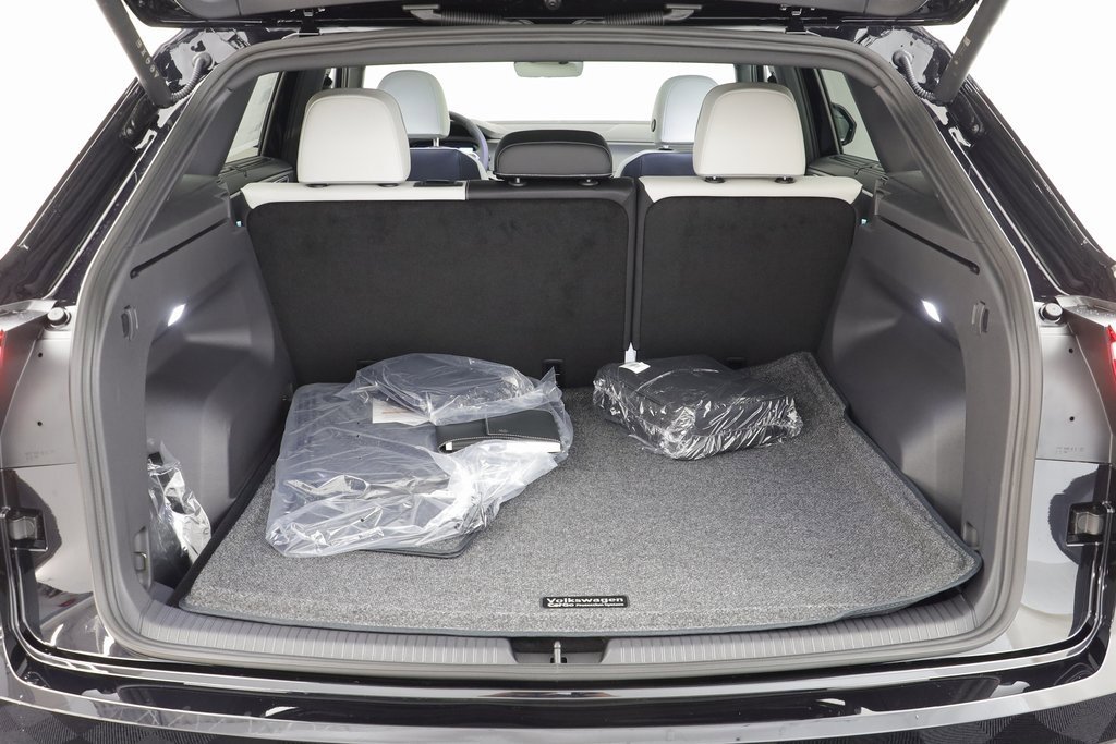 New 2026 Volkswagen Atlas Cross Sport SEL Premium R-Line image 18