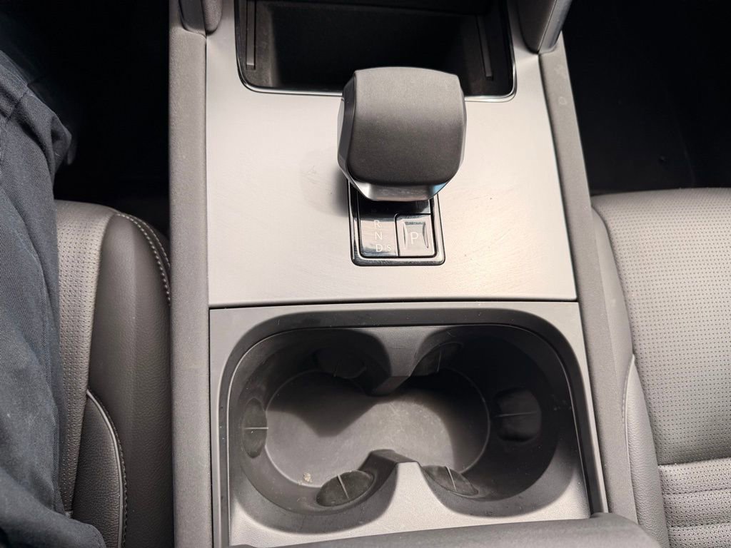 Used 2025 Land Rover Discovery Sport Dynamic SE image 15