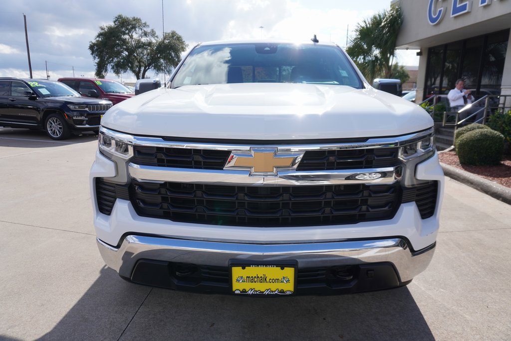 Used 2022 Chevrolet Silverado 1500 LT w/ Convenience Package II image 2
