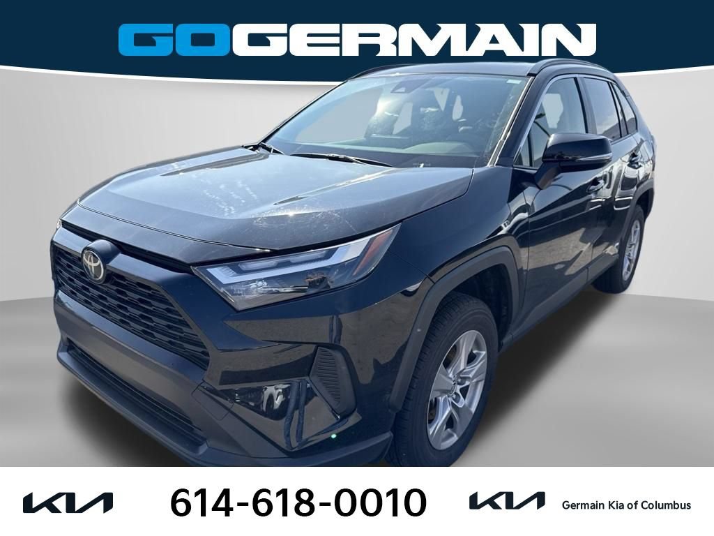 Used 2025 Toyota RAV4 XLE AWD/4WD image 1