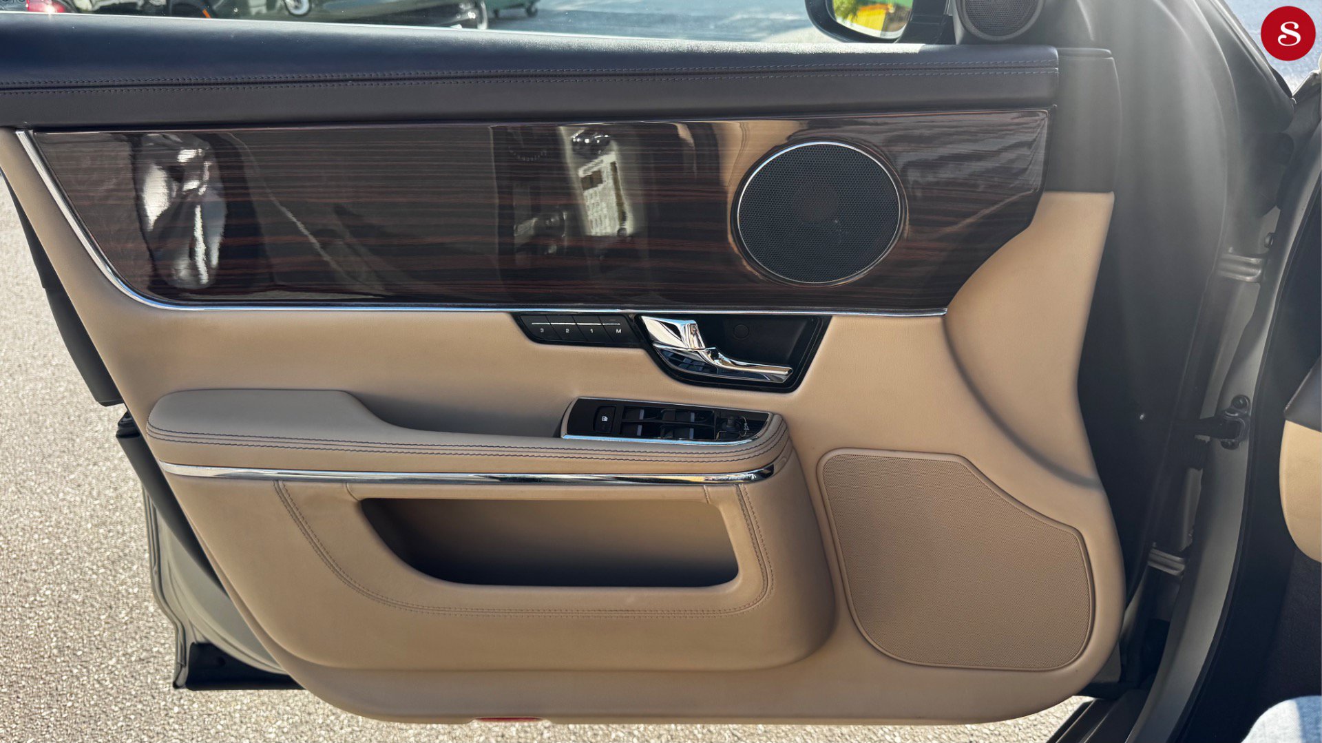 Used 2011 Jaguar XJ L RWD image 14