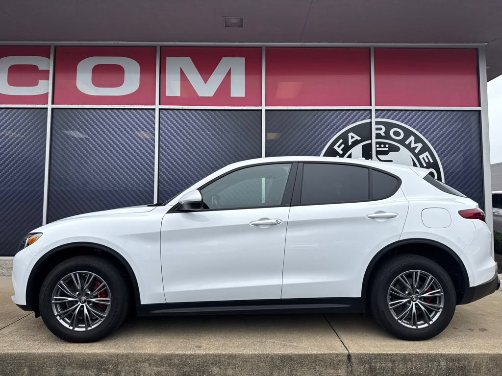 Used 2023 Alfa Romeo Stelvio Sprint AWD/4WD image 15