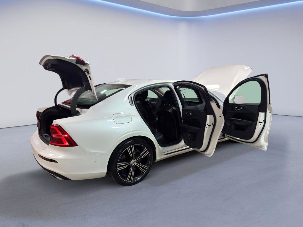 Used 2019 Volvo S60 T8 Inscription image 13