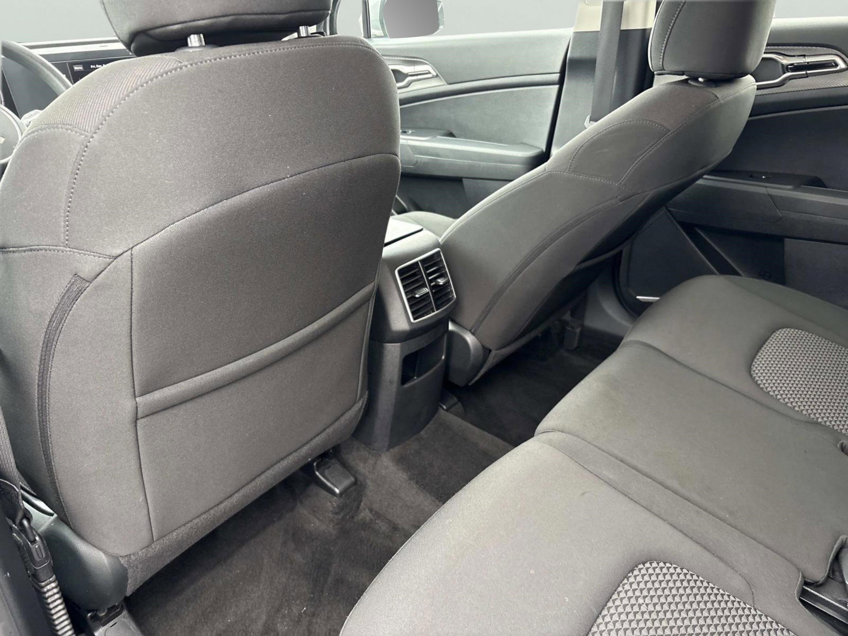 Used 2023 Kia Sportage LX image 17