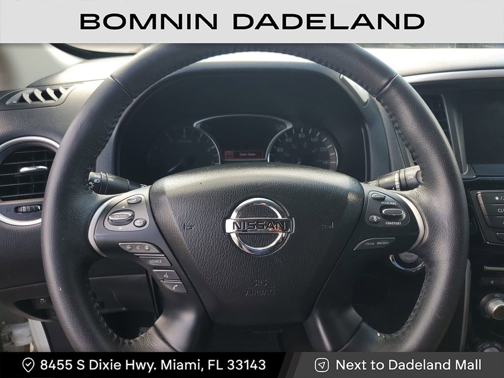 Used 2020 Nissan Pathfinder SV image 16