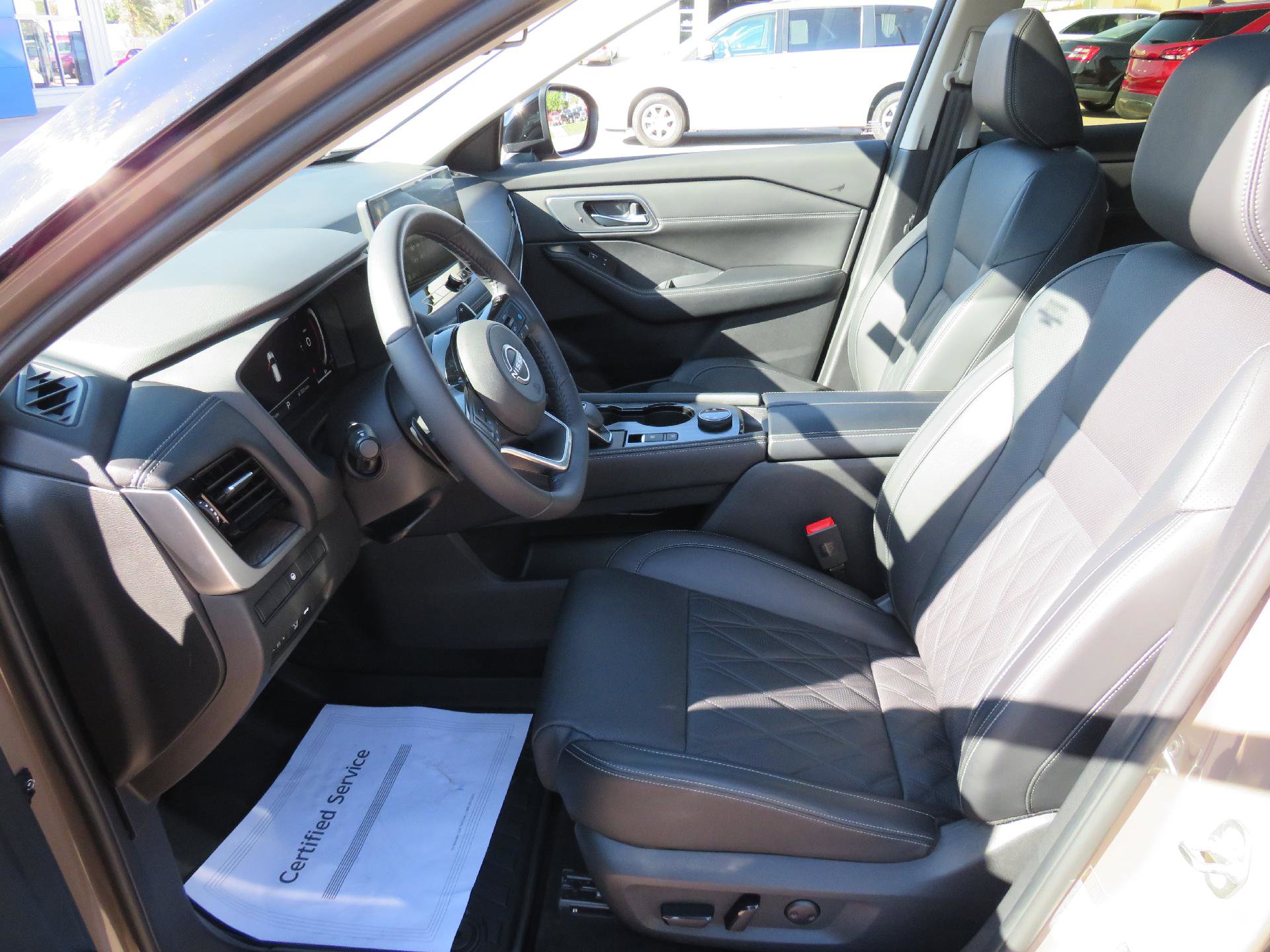 Used 2024 Nissan Rogue Platinum image 3