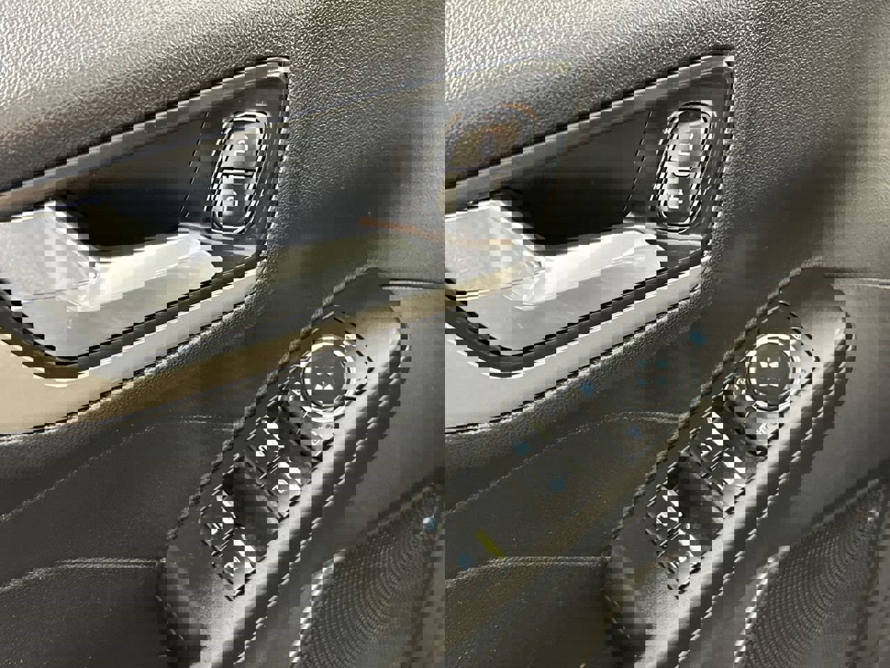 Used 2022 Ford Escape SEL image 18