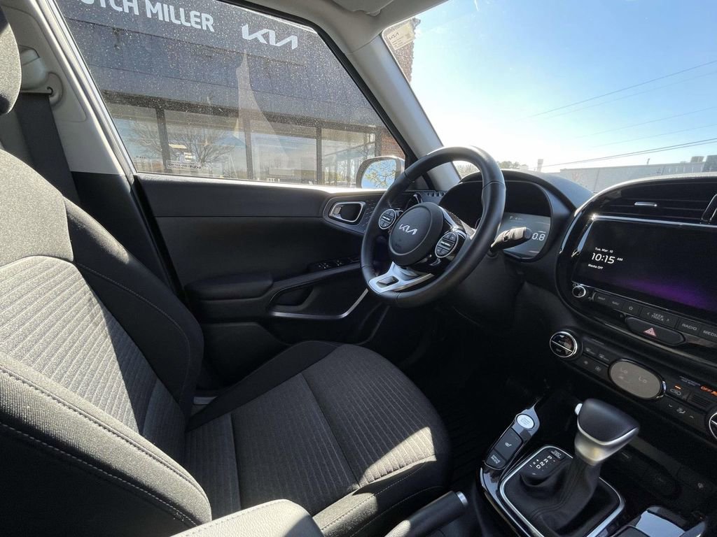 Used 2023 Kia Soul EX image 17