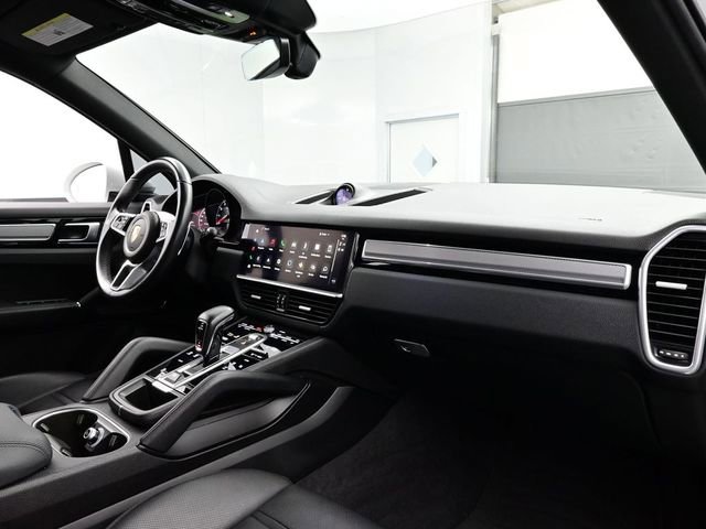 Certified 2022 Porsche Cayenne Platinum Edition image 19