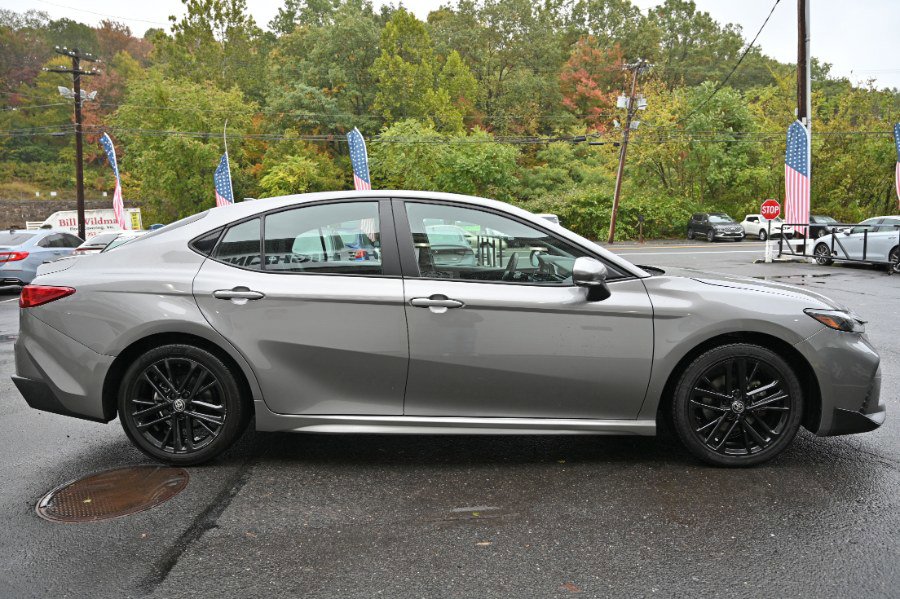 Used 2025 Toyota Camry SE image 6