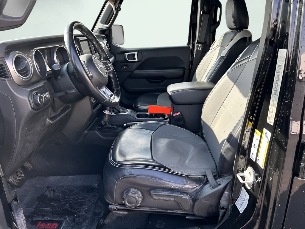 Used 2018 Jeep Wrangler Unlimited Sahara w/ Uconnect 4C Nav & Sound Group AWD/4WD image 9