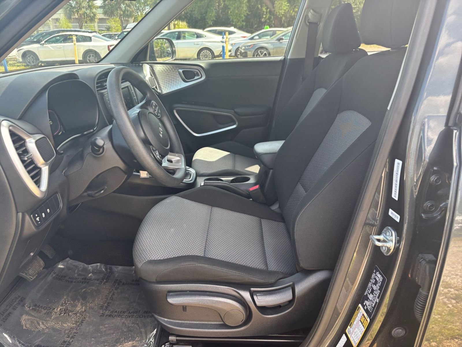 Used 2025 Kia Soul LX w/ LX Technology Package FWD image 27