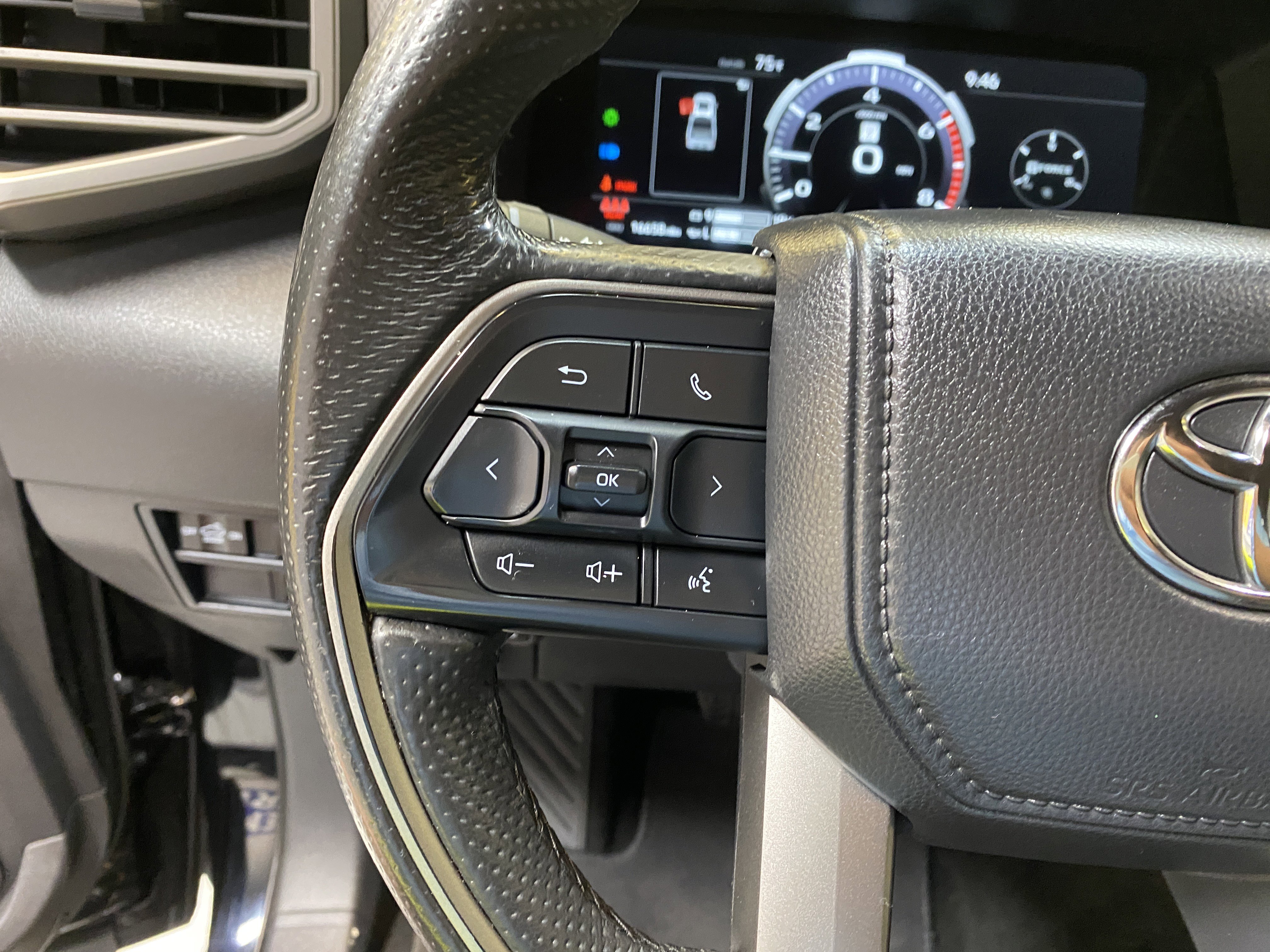 Used 2025 Toyota Tundra Limited w/ Power Package image 35