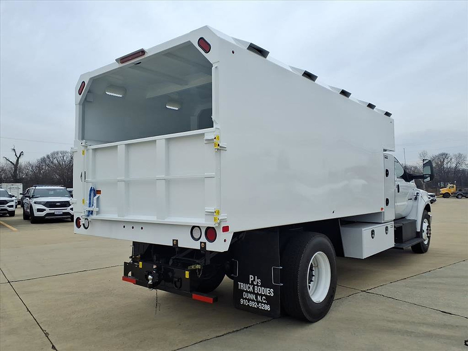 New 2026 Ford F750 2WD SuperCab Super Duty image 5