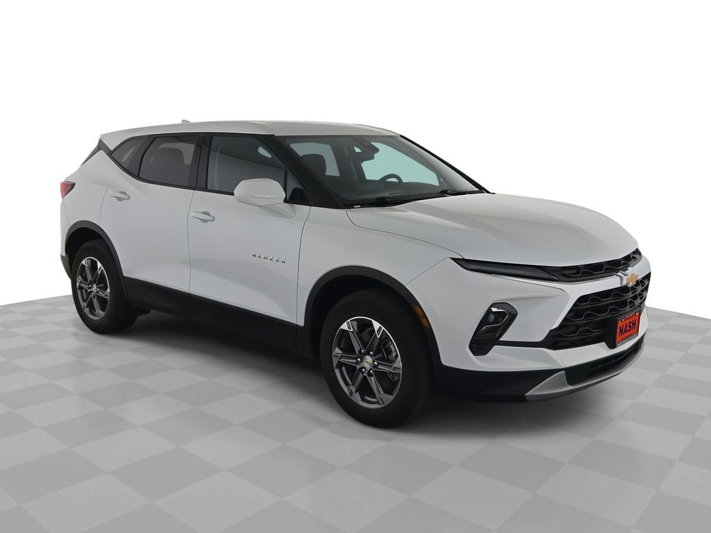 Used 2025 Chevrolet Blazer LT FWD image 1