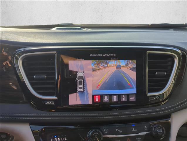 Used 2022 Chrysler Pacifica Limited image 17