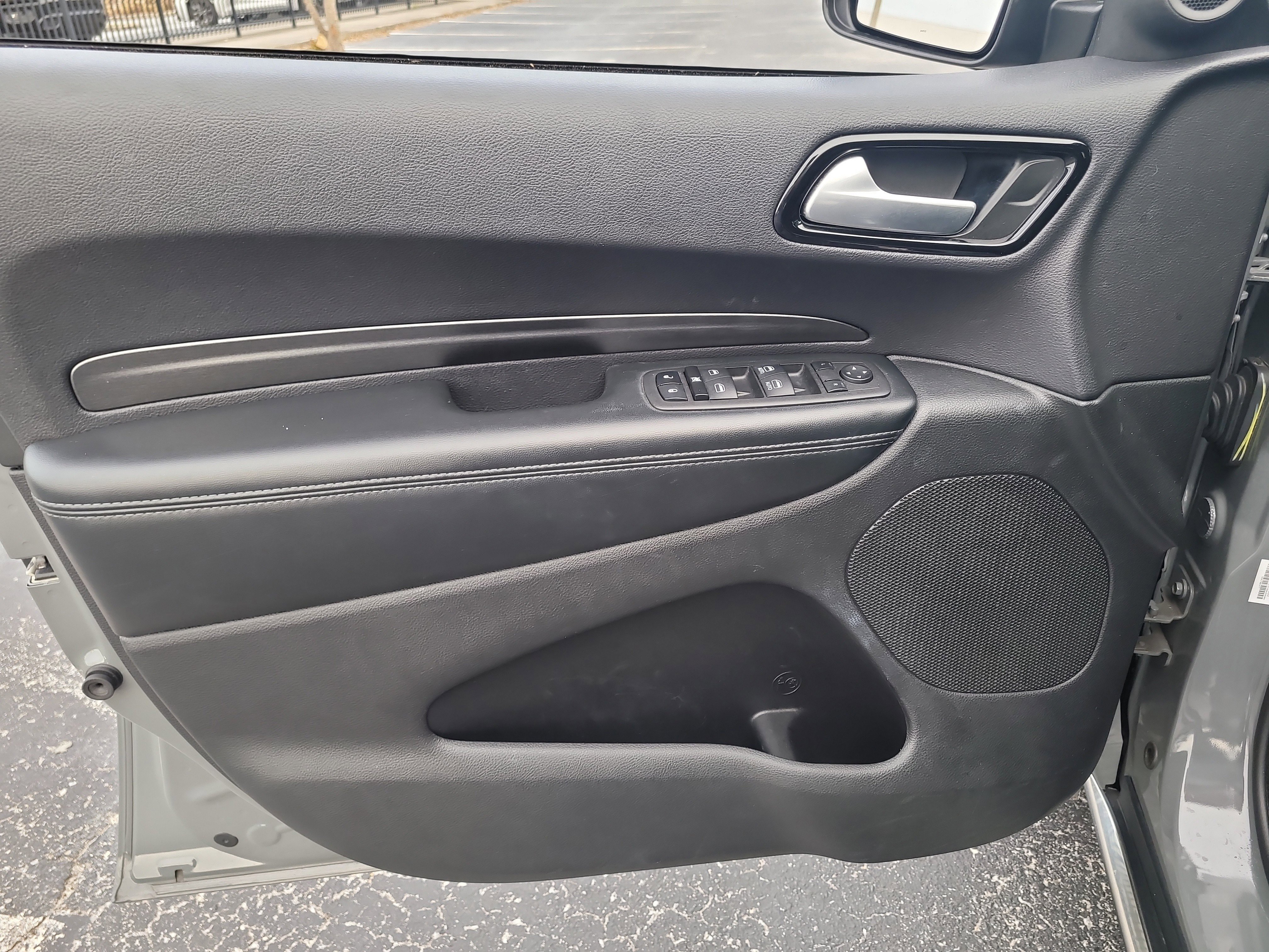 Used 2023 Dodge Durango SXT image 16