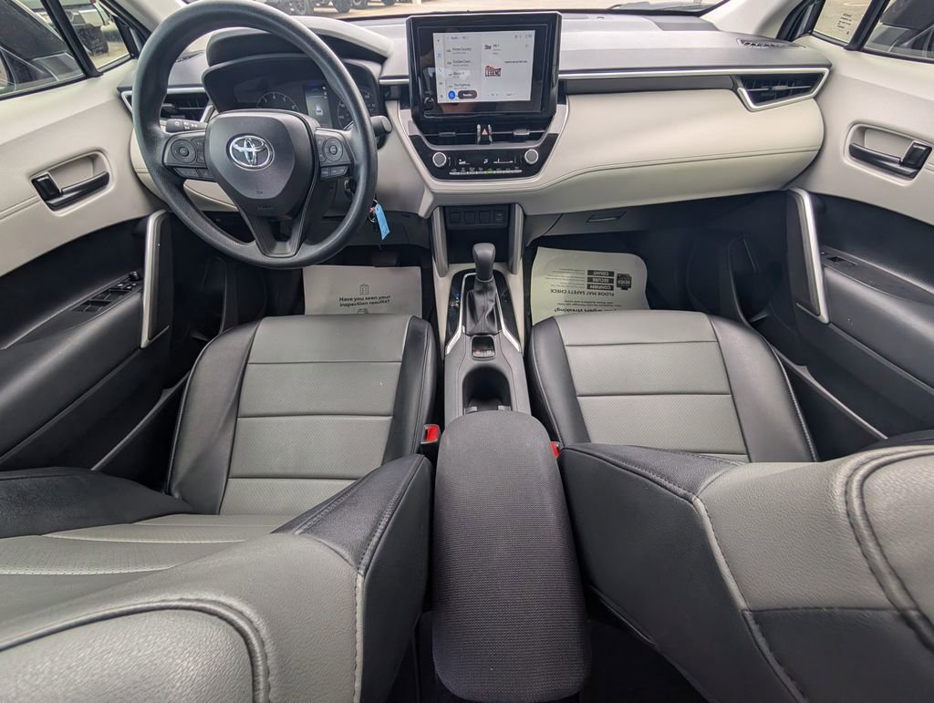 Used 2025 Toyota Corolla Cross L image 24