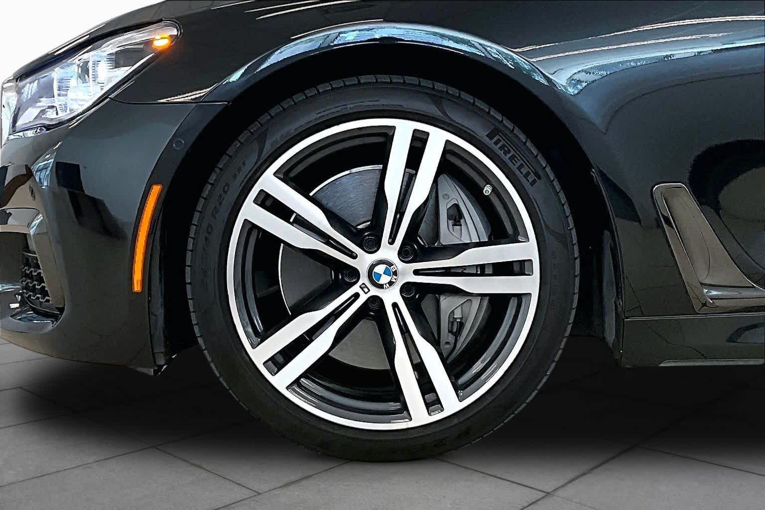 Used 2019 BMW 750i w/ Executive Package RWD image 8