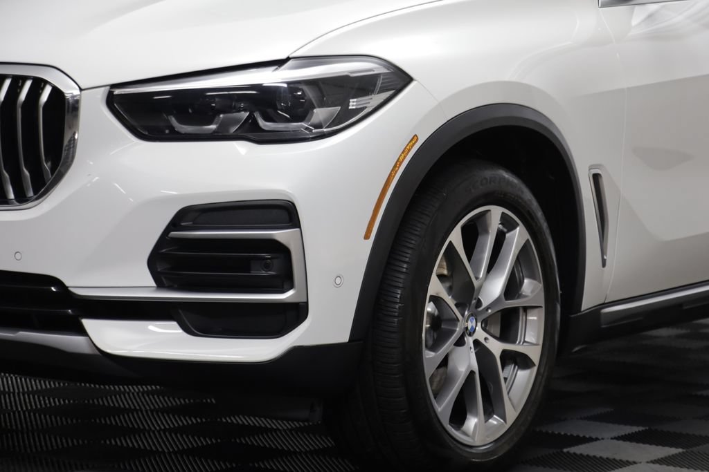 Used 2023 BMW X5 xDrive40i w/ Premium Package AWD/4WD image 3