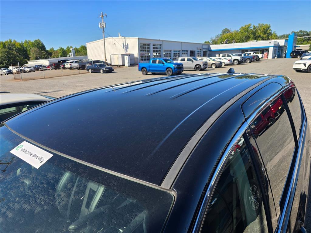 Used 2024 Chrysler Pacifica Touring-L FWD image 16