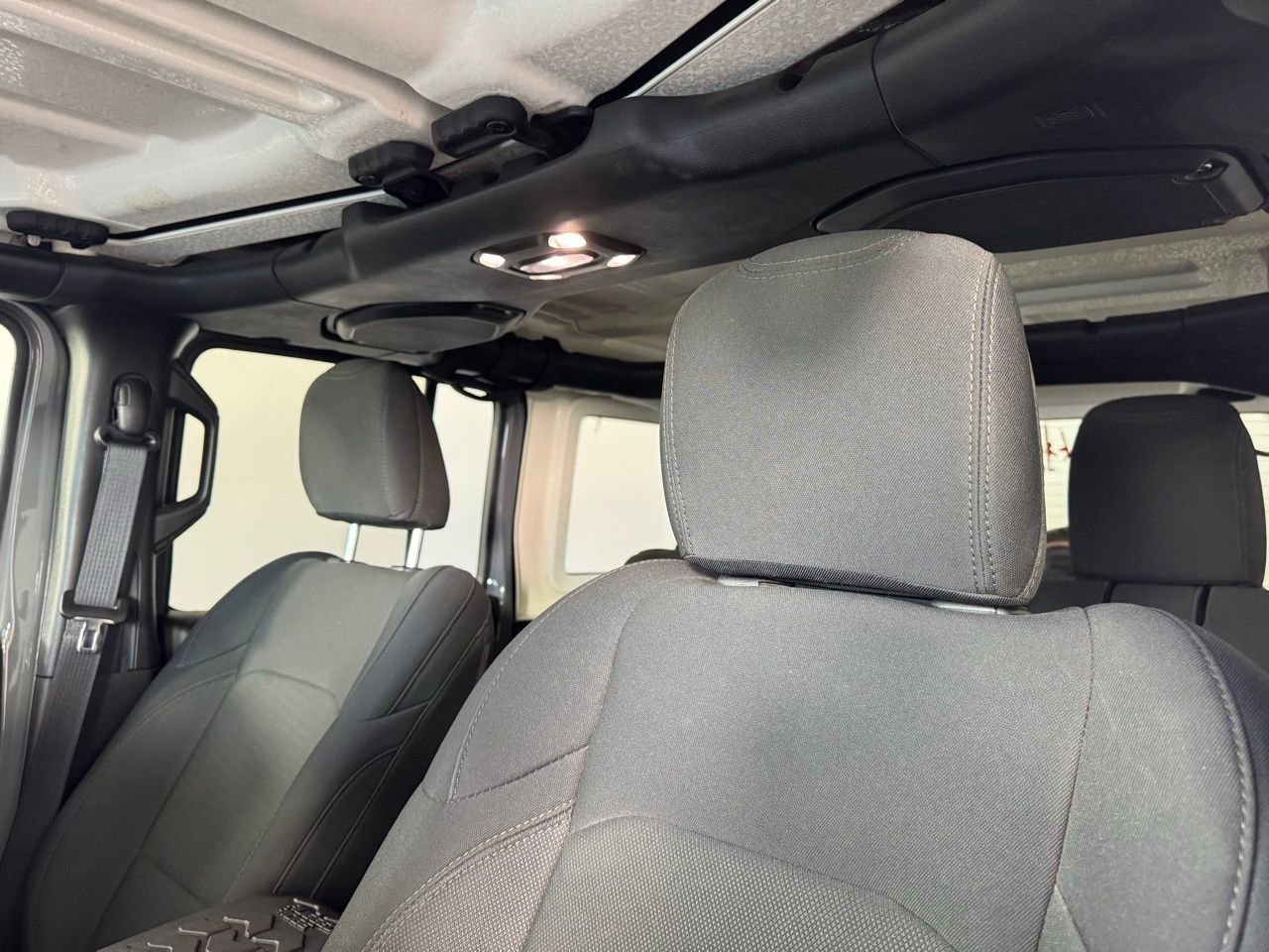 Used 2022 Jeep Wrangler Unlimited Sport image 3