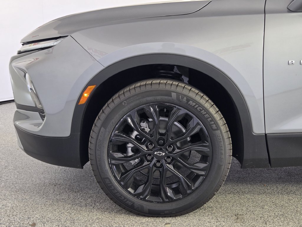 New 2026 Chevrolet Blazer LT w/ LPO, Black Grille Bar Package FWD image 9
