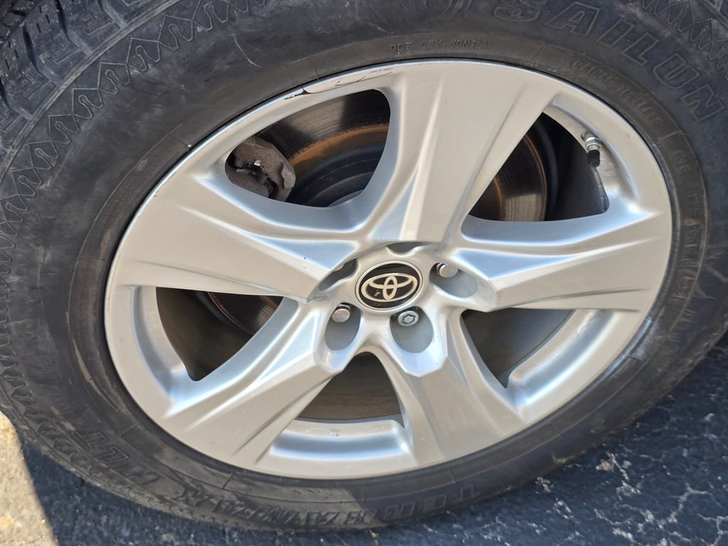 Used 2022 Toyota Highlander LE AWD/4WD image 9