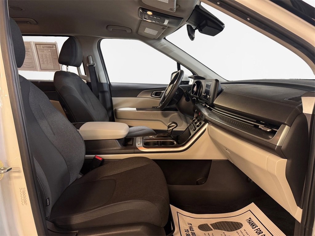 Used 2023 Kia Carnival LX image 26