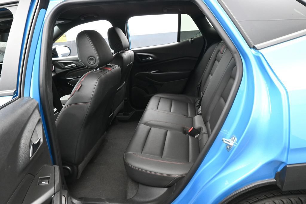 Used 2025 Chevrolet Trax RS FWD image 28