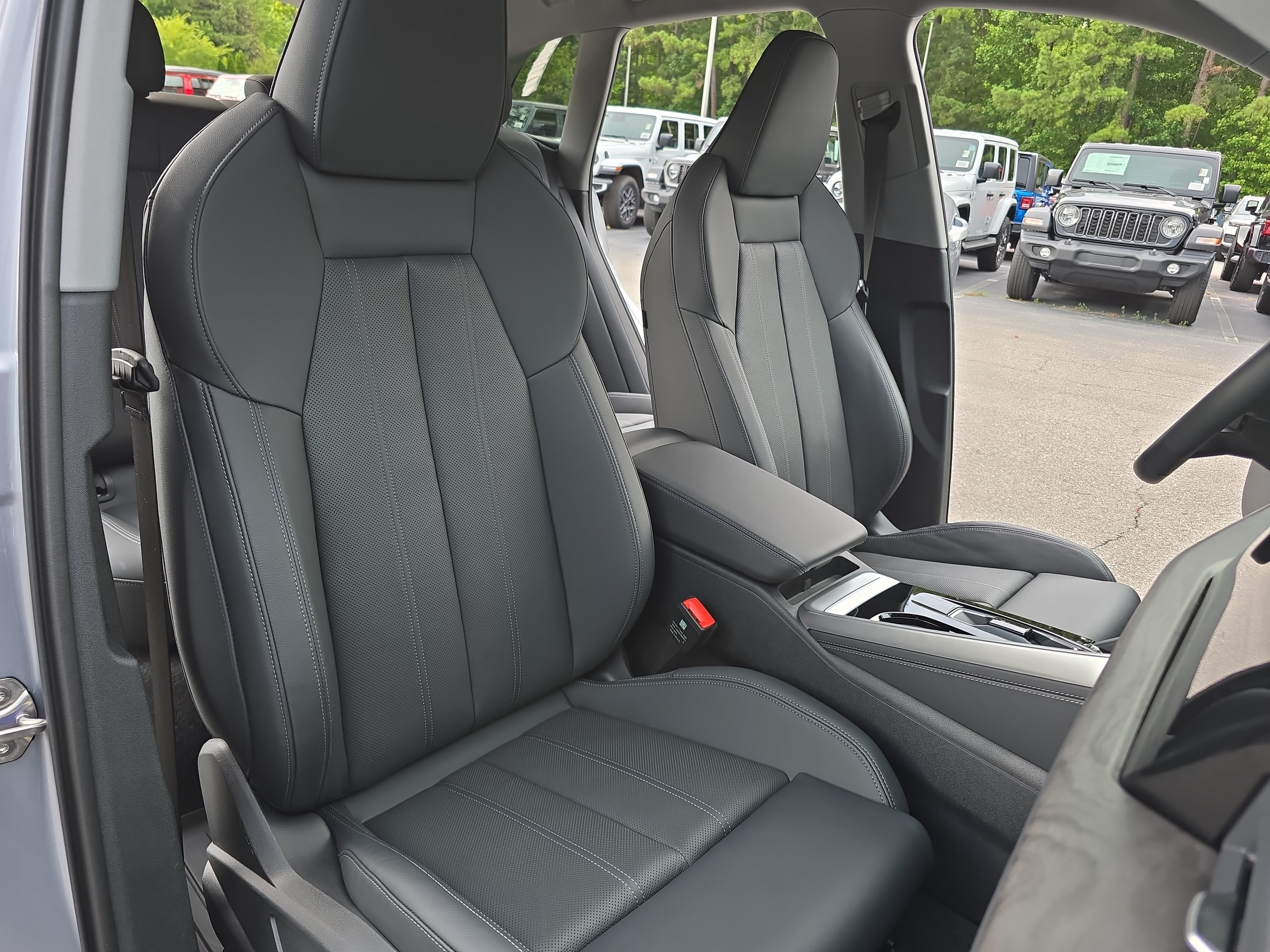 Certified 2025 Audi Q5 Premium Plus w/ Premium Plus AWD/4WD image 10
