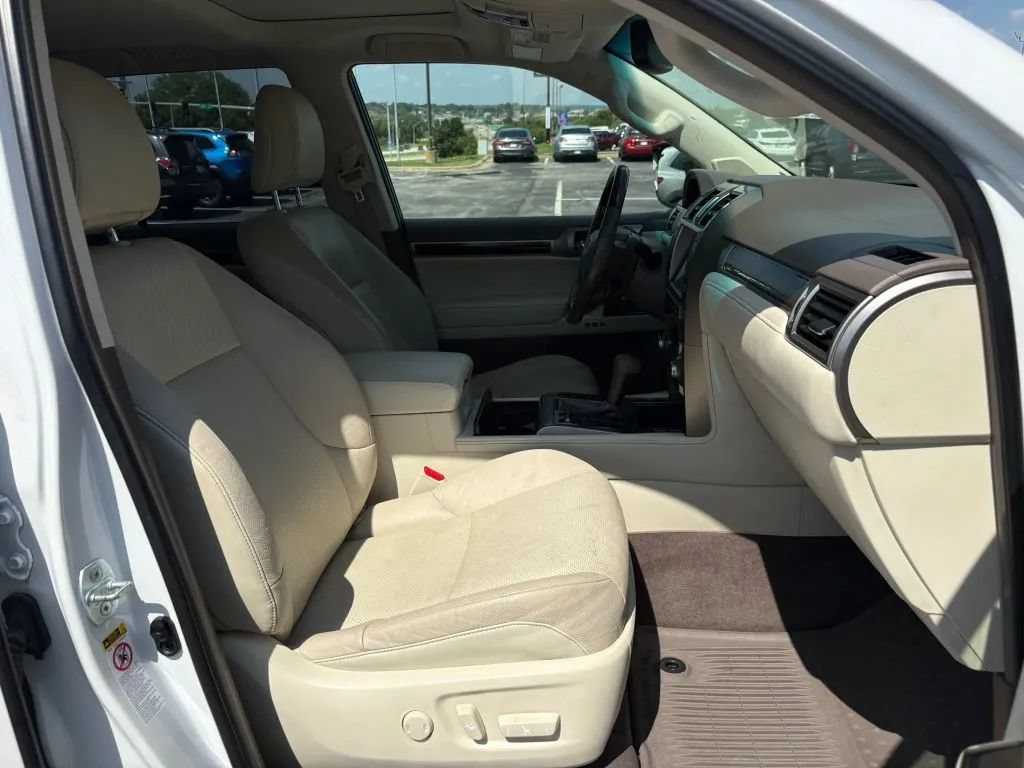 Used 2016 Lexus GX 460 w/ Premium Package AWD/4WD image 19